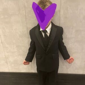 Boys 5-piece Tuxedo (size 4&6 avail!)